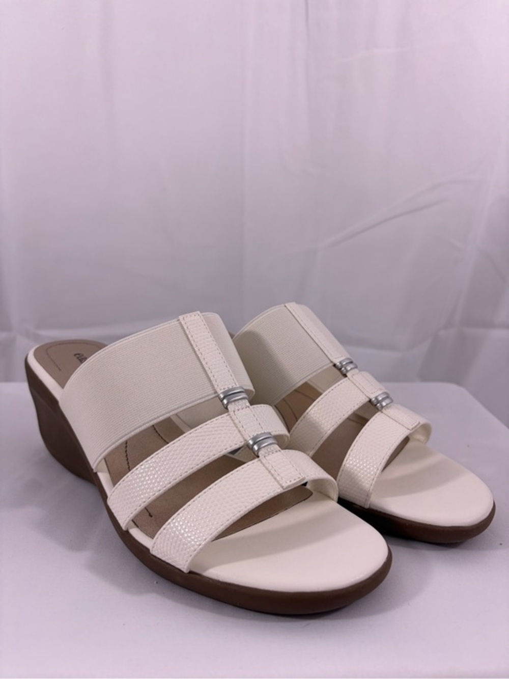 NWT East 5th Women’s Size 7 Cream Wedge Slide Sandals